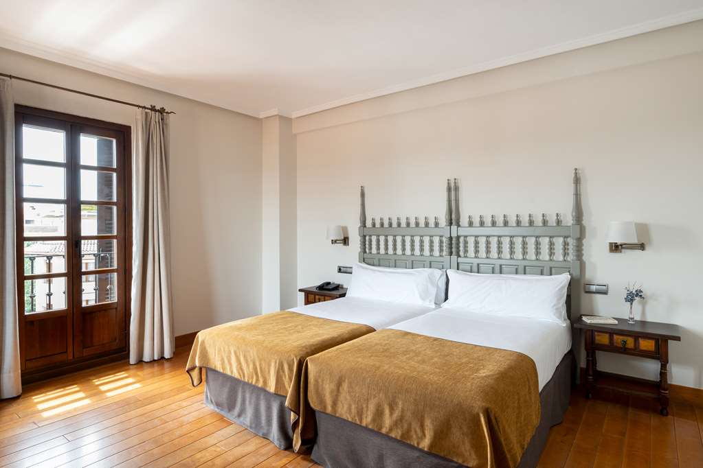 PARADOR DE CALAHORRA-guestroom-Guest Room,On-Site.jpg