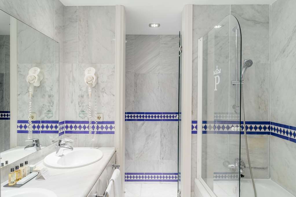 PARADOR DE CARMONA-guestroom-Guest Room,Bathroom,On-Site.jpg