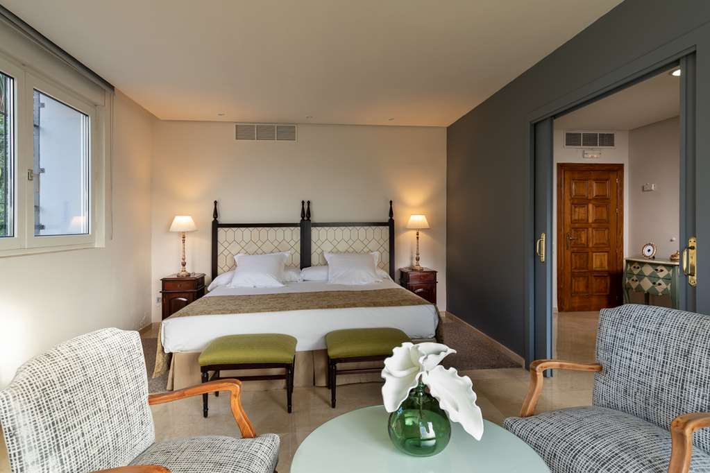 PARADOR DE CORDOBA LA ARRUZAFA-guestroom-Guest Room,On-Site.jpg