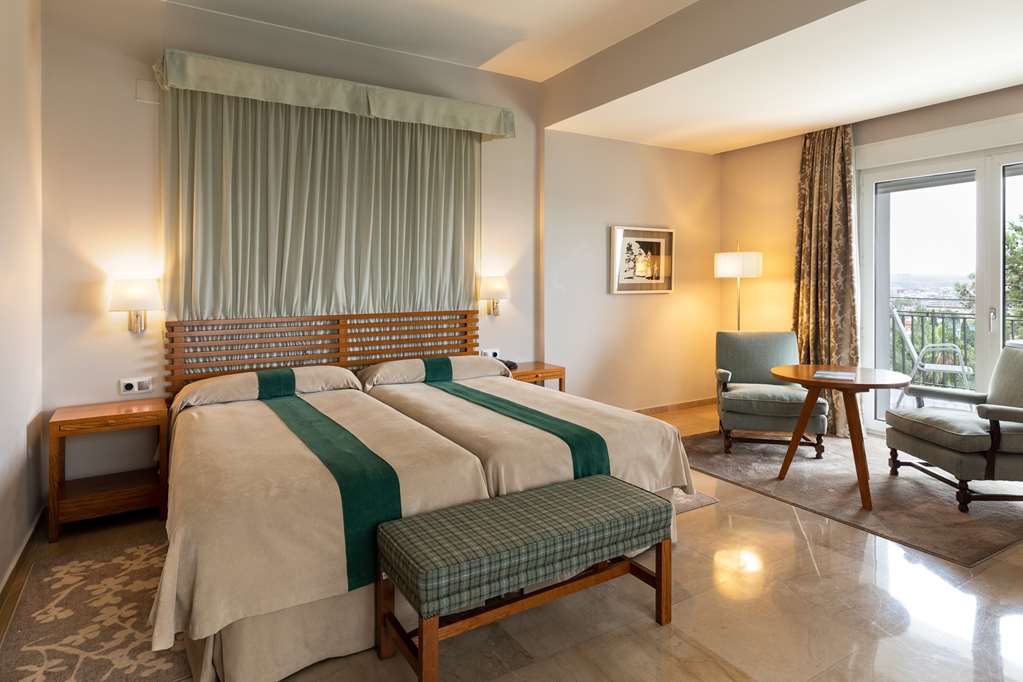 PARADOR DE CORDOBA LA ARRUZAFA-guestroom-Guest Room,Suite,On-Site.jpg