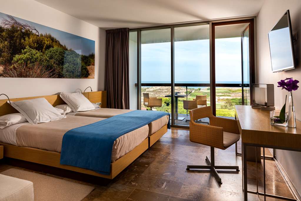 PARADOR DE EL SALER-guestroom-Guest Room,On-Site.jpg