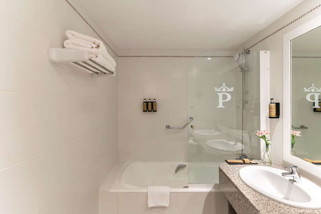 PARADOR DE JAVEA-guestroom-Guest Room,Bathroom,On-Site.jpg