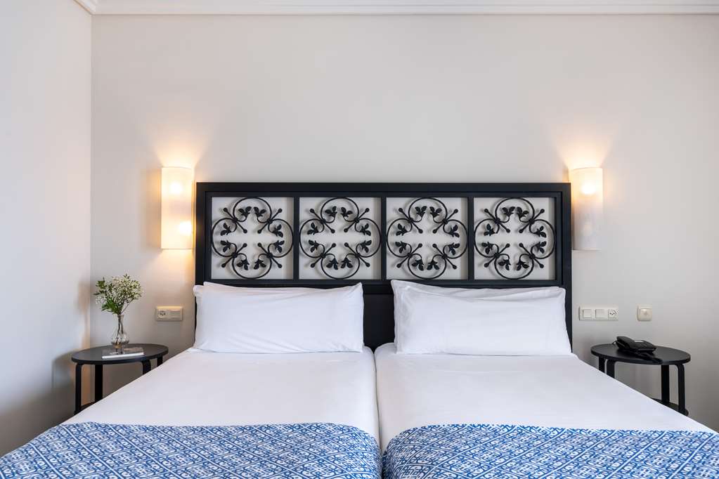 PARADOR DE MALAGA GIBRALFARO-guestroom-Guest Room,On-Site.jpg
