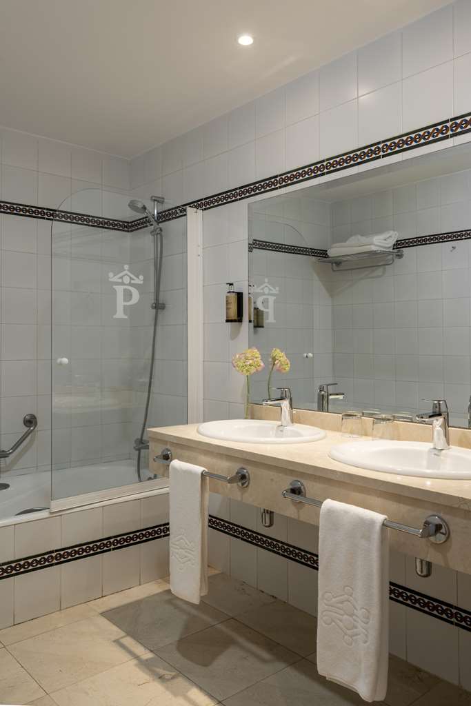 PARADOR DE MAZAGON-guestroom-Guest Room,Bathroom,On-Site.jpg