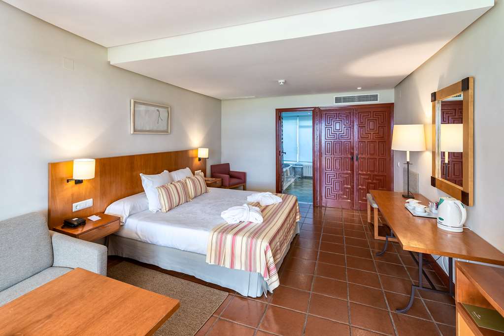 PARADOR DE NERJA-guestroom-Guest Room,On-Site.jpg