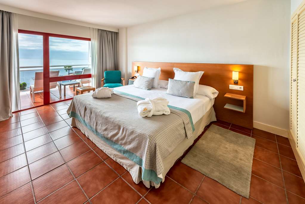 PARADOR DE NERJA-guestroom-Guest Room,Suite,On-Site.jpg