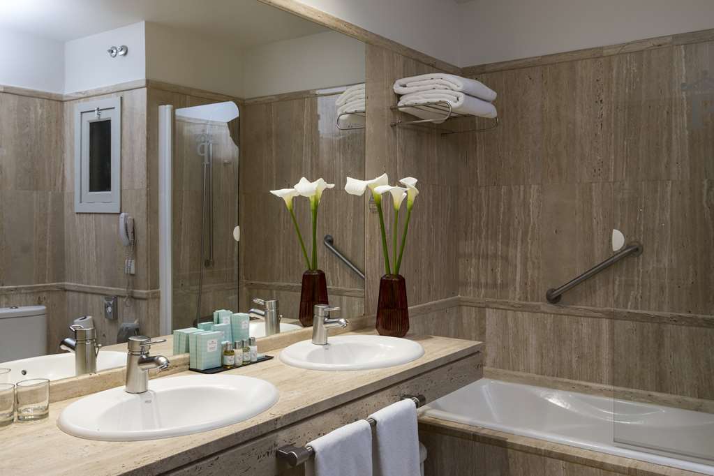 PARADOR DE PONTEVEDRA-guestroom-Guest Room,Suite,On-Site.jpg