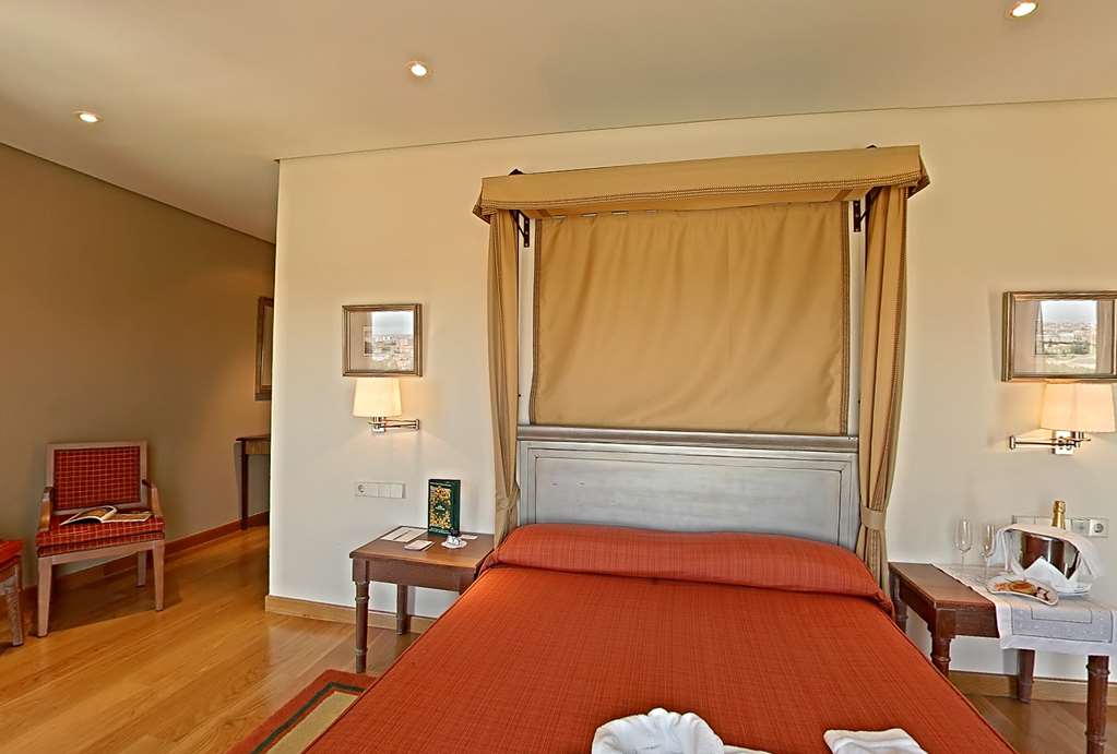 PARADOR DE SALAMANCA-guestroom-Guest Room,Suite,On-Site.jpg