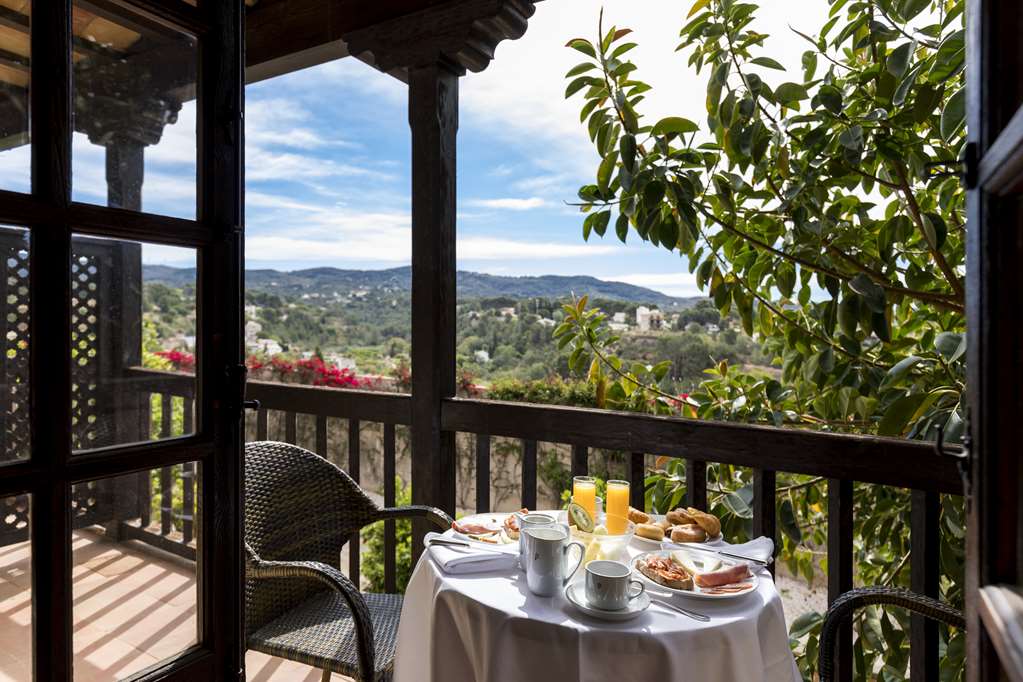 PARADOR DE TORTOSA-guestroom-Guest Room,On-Site.jpg