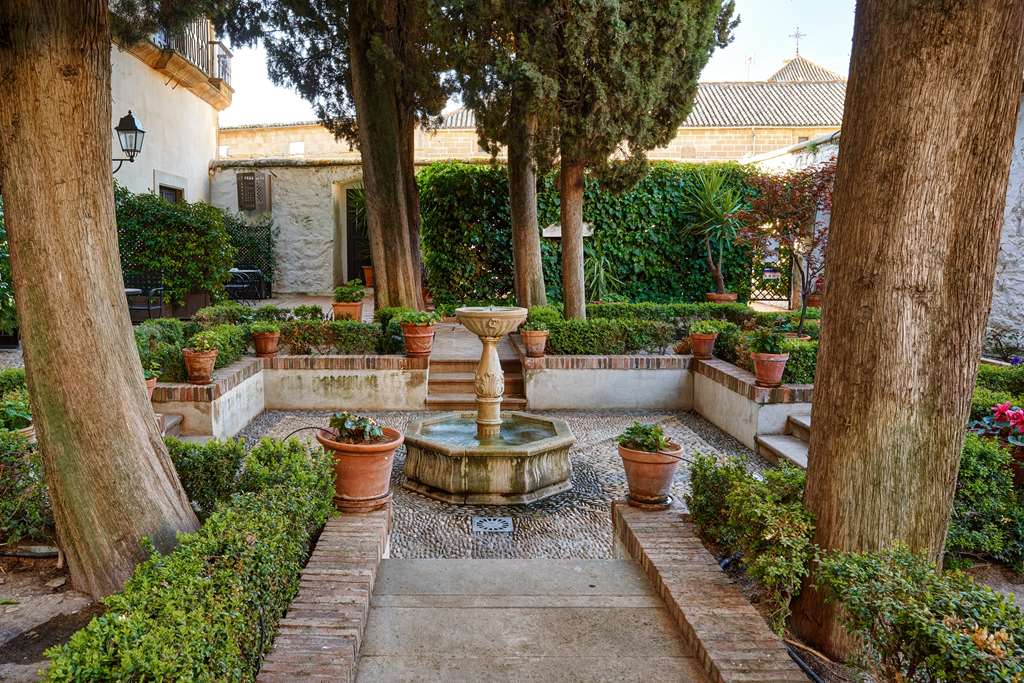 PARADOR DE UBEDA-guestroom-Guest Room,On-Site.jpg