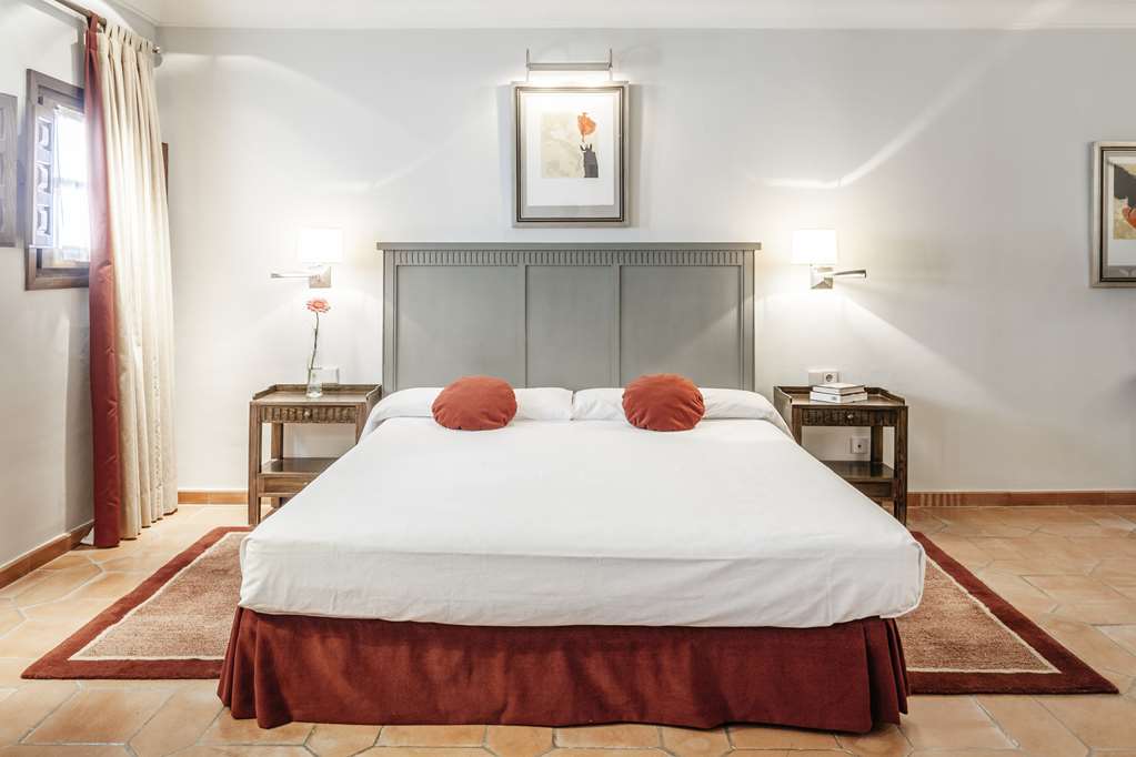PARADOR DE ZAFRA-guestroom-Guest Room,On-Site.jpg