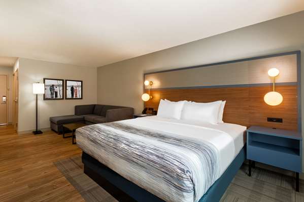 1 King Bed, Business Room, Non-Smoking