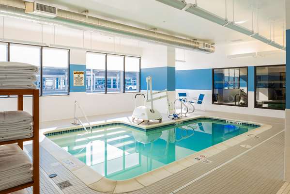 Pool - Bangor Aviator Hotel