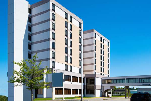 Exterior view - Bangor Aviator Hotel