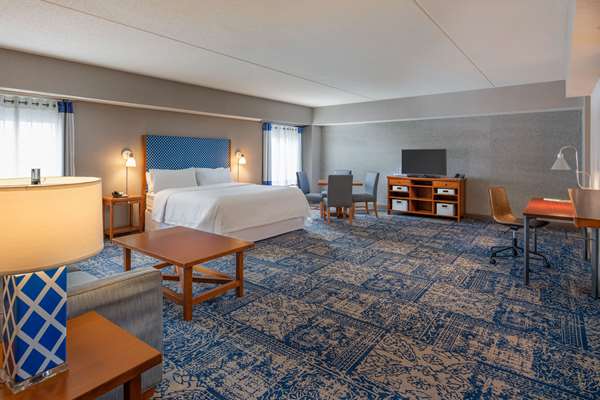 Suite - Bangor Aviator Hotel