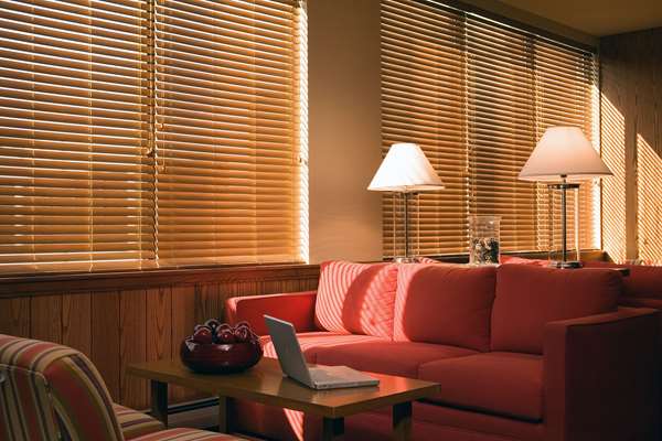 Bar - Bangor Aviator Hotel