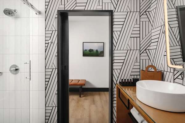  - Hotel Tupelo Downtown