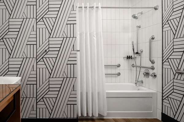  - Hotel Tupelo Downtown