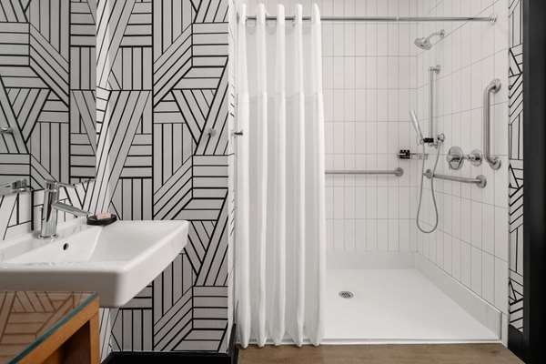  - Hotel Tupelo Downtown