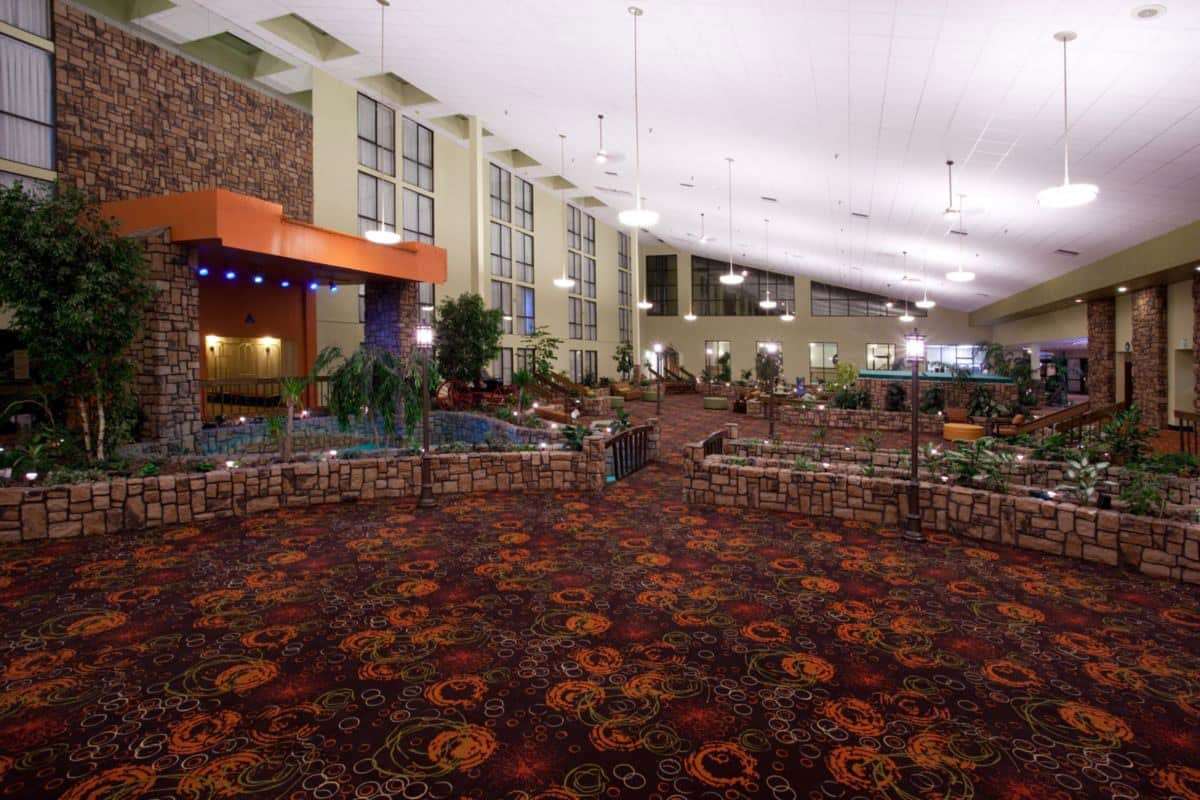 Lobby | Ramada Plaza by Wyndham Sheridan Hotel & Convention Center