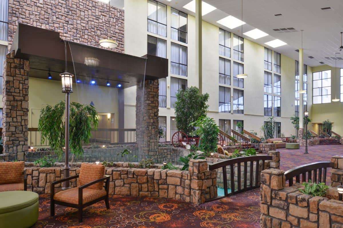 Lobby | Ramada Plaza by Wyndham Sheridan Hotel & Convention Center