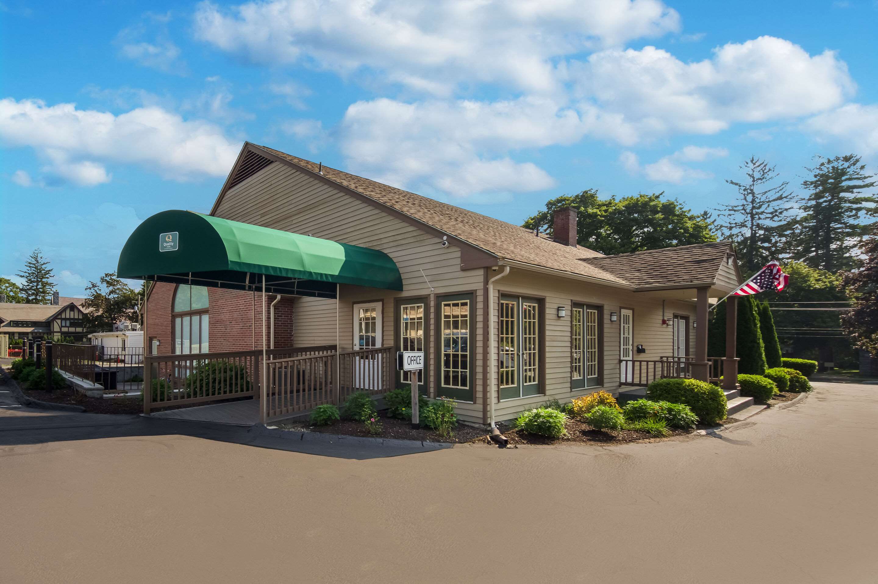 Hotel entrance | Quality Inn