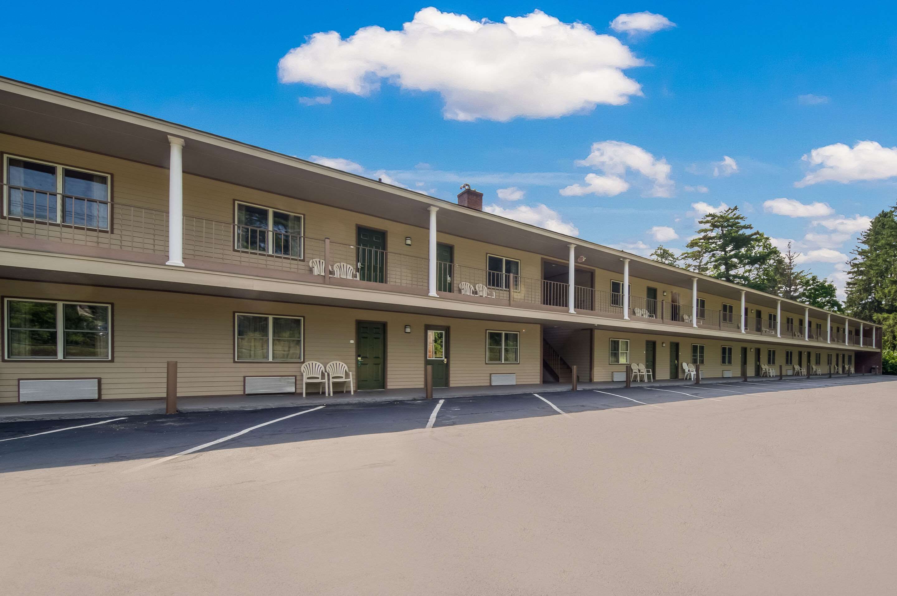 Outdoor area | Quality Inn