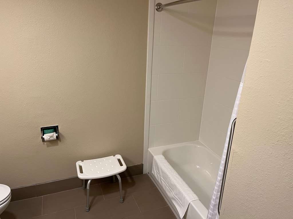 WINGATE BY WYNDHAM CLEARFIELD-guestroom-Guest Room,Bathroom,On-Site.jpg