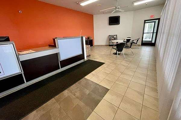  - Super 8 Motel West Dunnigan - I-5, Exit 556