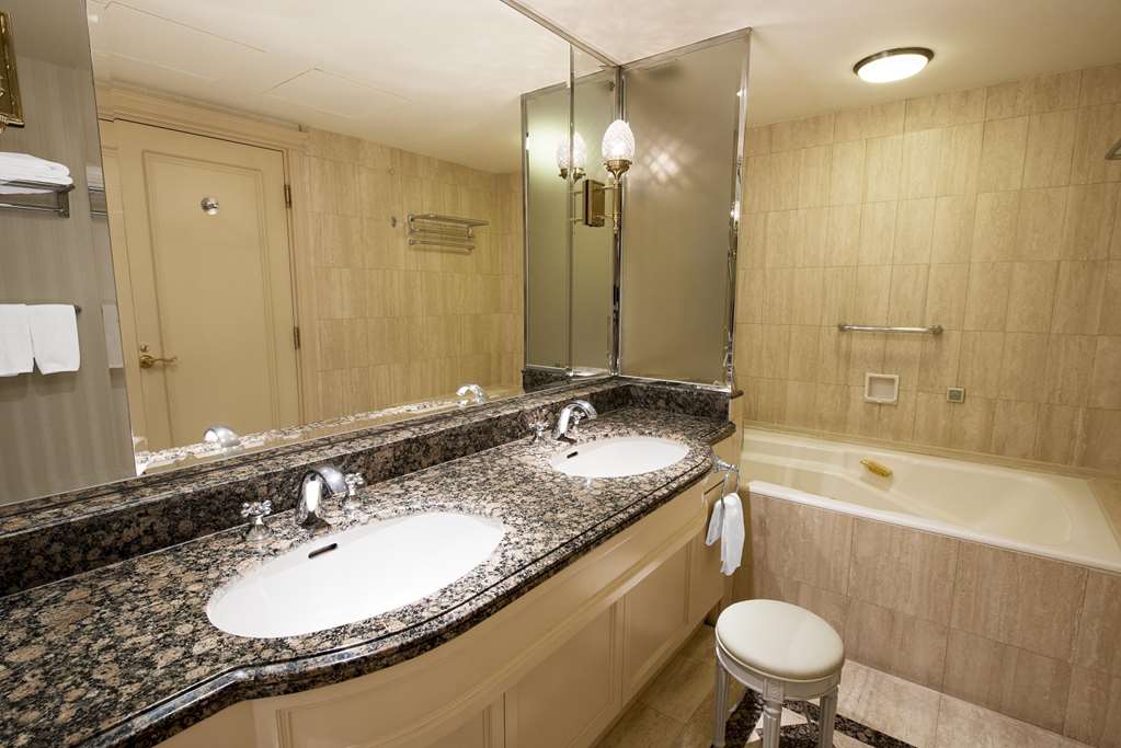 RIHGA Royal Hotel Tokyo-guestroom-Guest Room,Bathroom,On-Site.jpg