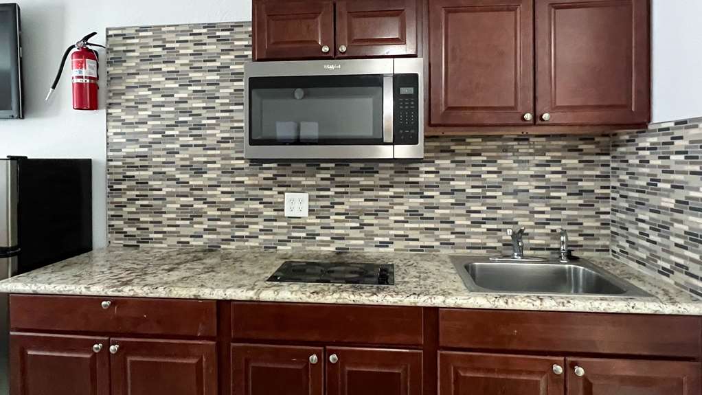 STUDIO 6 WILMINGTON NC-guestroom-Guest Room,Suite,On-Site.jpg