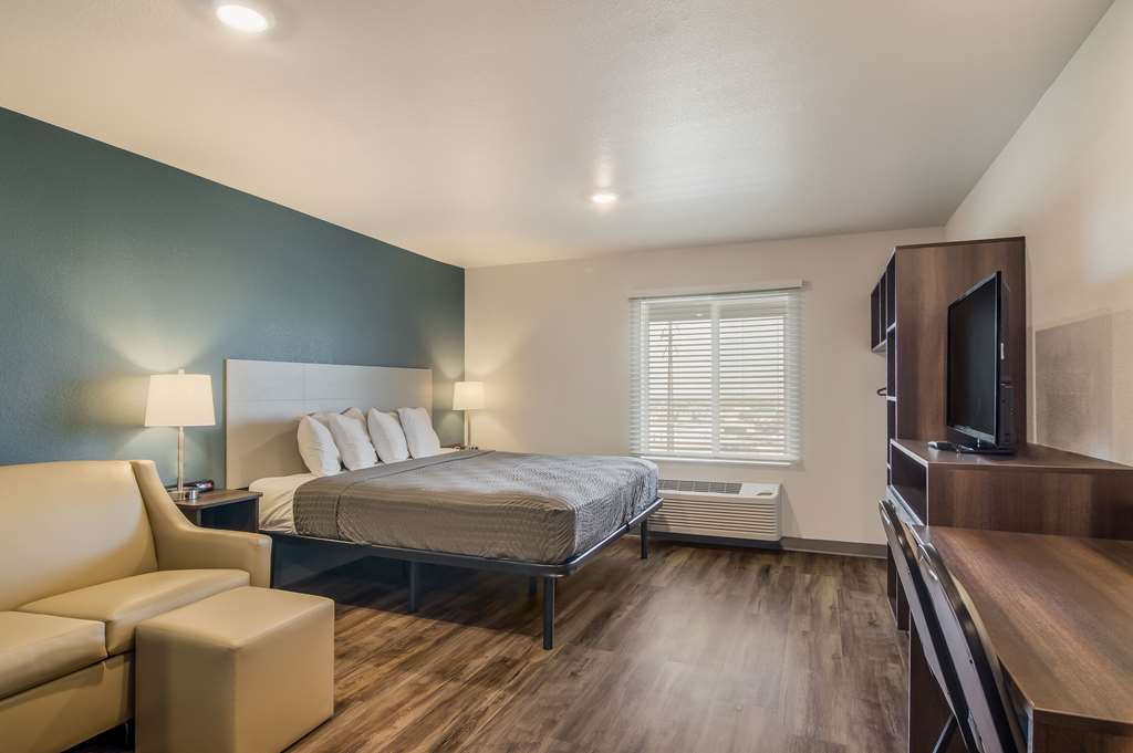 WOODSPRING SUITES BROOMFIELD-WESTMI-guestroom-Guest Room,Suite,On-Site.jpg