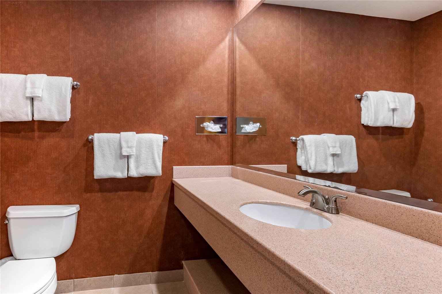 MOUNTAIN EDGE SUITES AT SUNAPEE AN-guestroom-Guest Room,Suite,On-Site.jpg