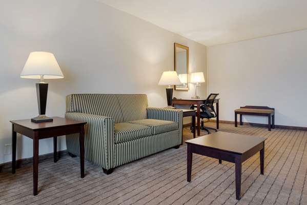 Suite - Clarion Inn Elmira