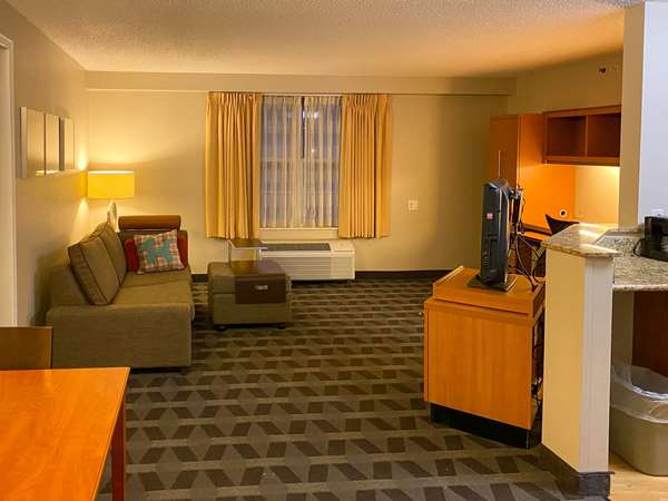Suite - Mainstay Suites Middleburg Heights - I-71, Exit 235