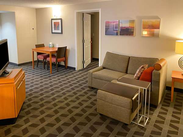Suite - Mainstay Suites Middleburg Heights - I-71, Exit 235