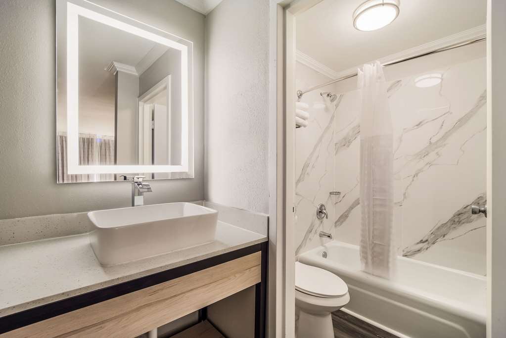 MAINSTAY SUITES FLORENCE-guestroom-Guest Room,Bathroom,On-Site.jpg
