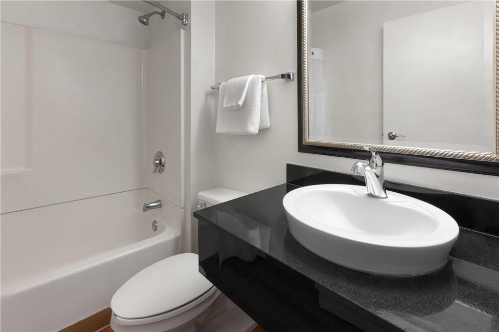 TRAVELODGE BY WYNDHAM MADISON-guestroom-Guest Room,Bathroom,On-Site.jpg