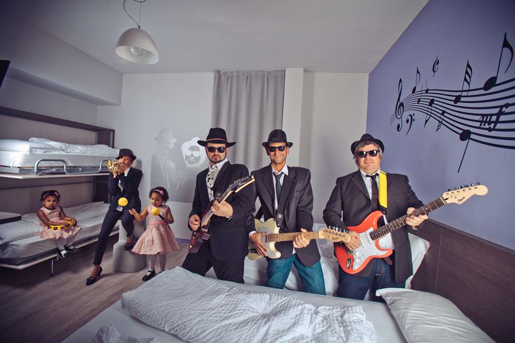 HOTEL NOLOGO-guestroom-Guest Room,On-Site.jpg