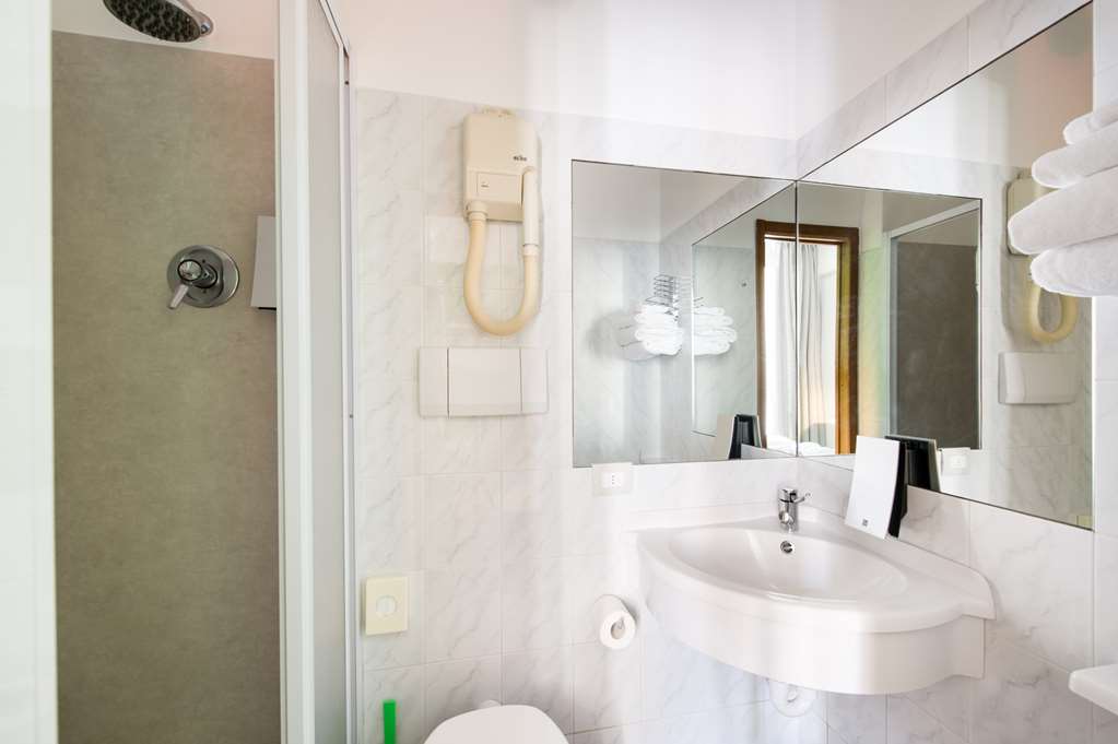 HOTEL NOLOGO-guestroom-Guest Room,Bathroom,On-Site.jpg