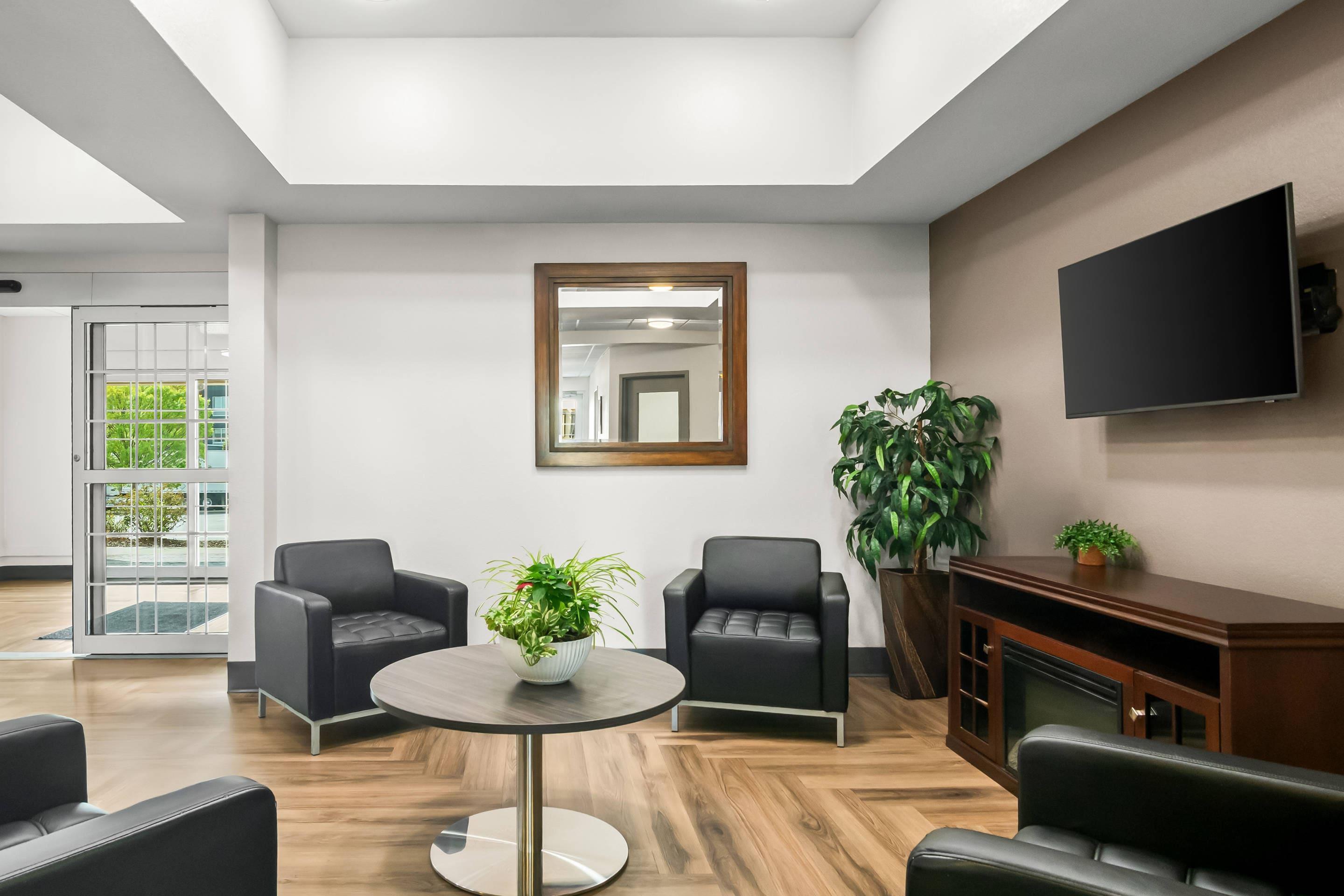 Lobby with sitting area | Suburban Studios Fort Smith