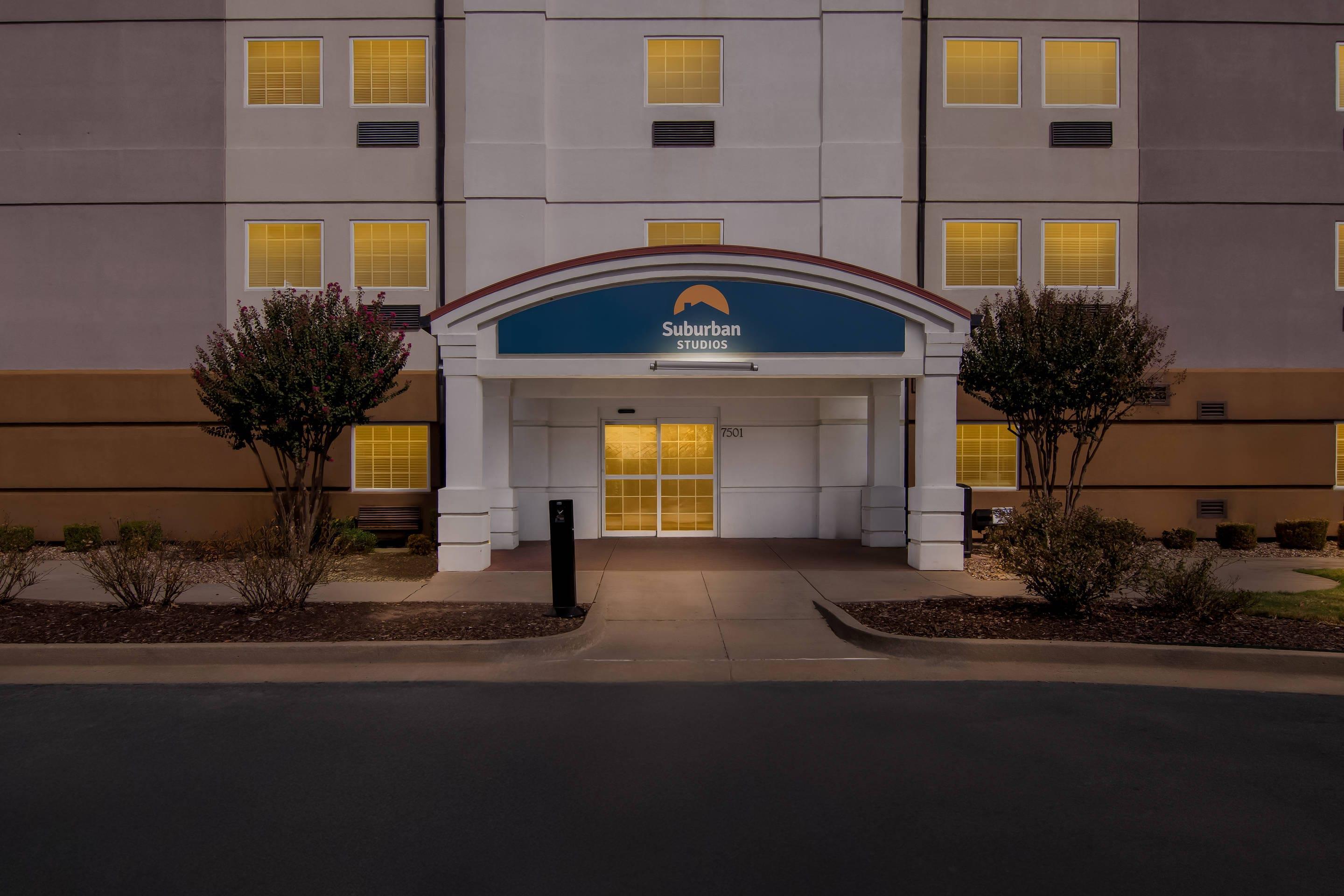 Hotel at night | Suburban Studios Fort Smith