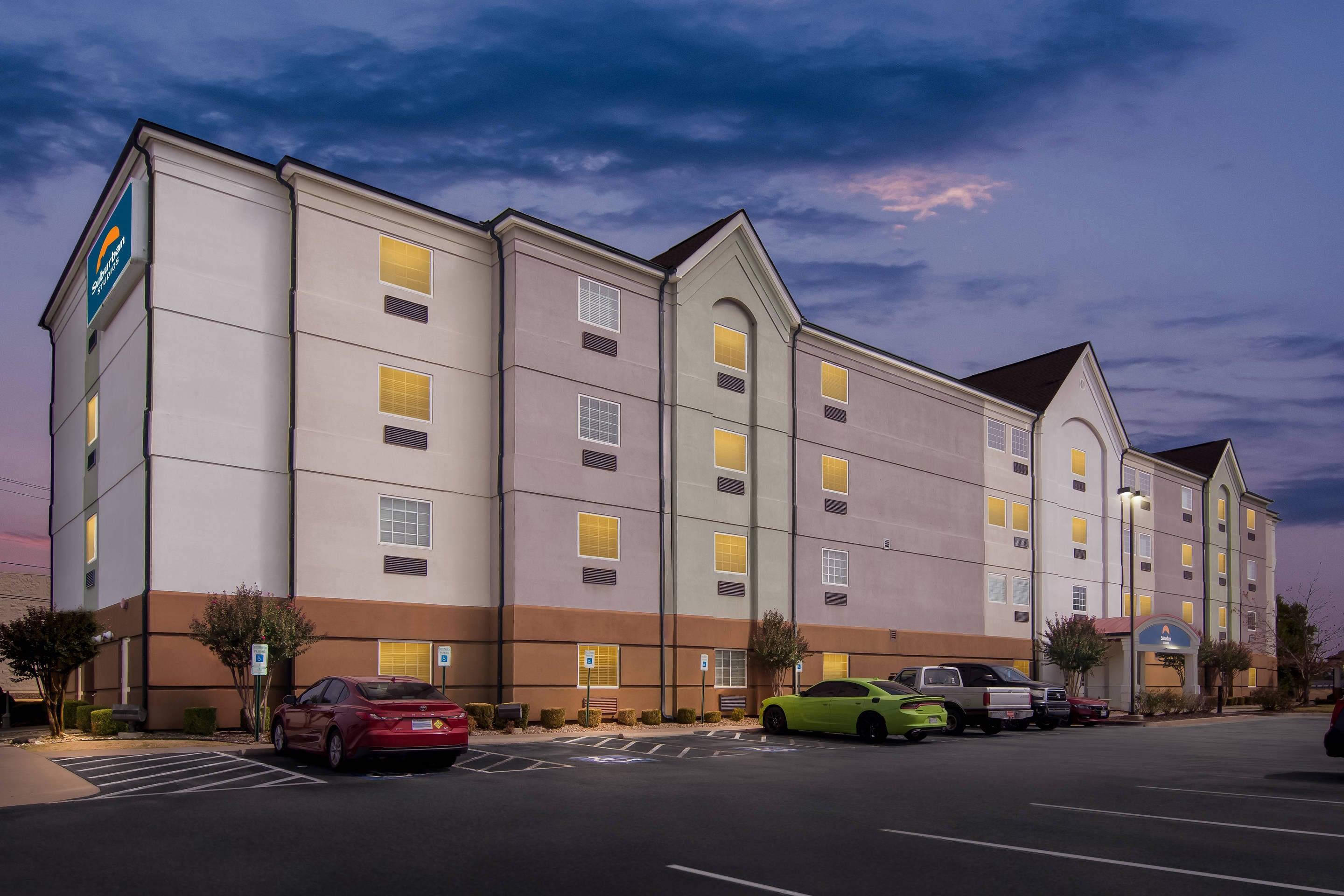 Hotel at night | Suburban Studios Fort Smith