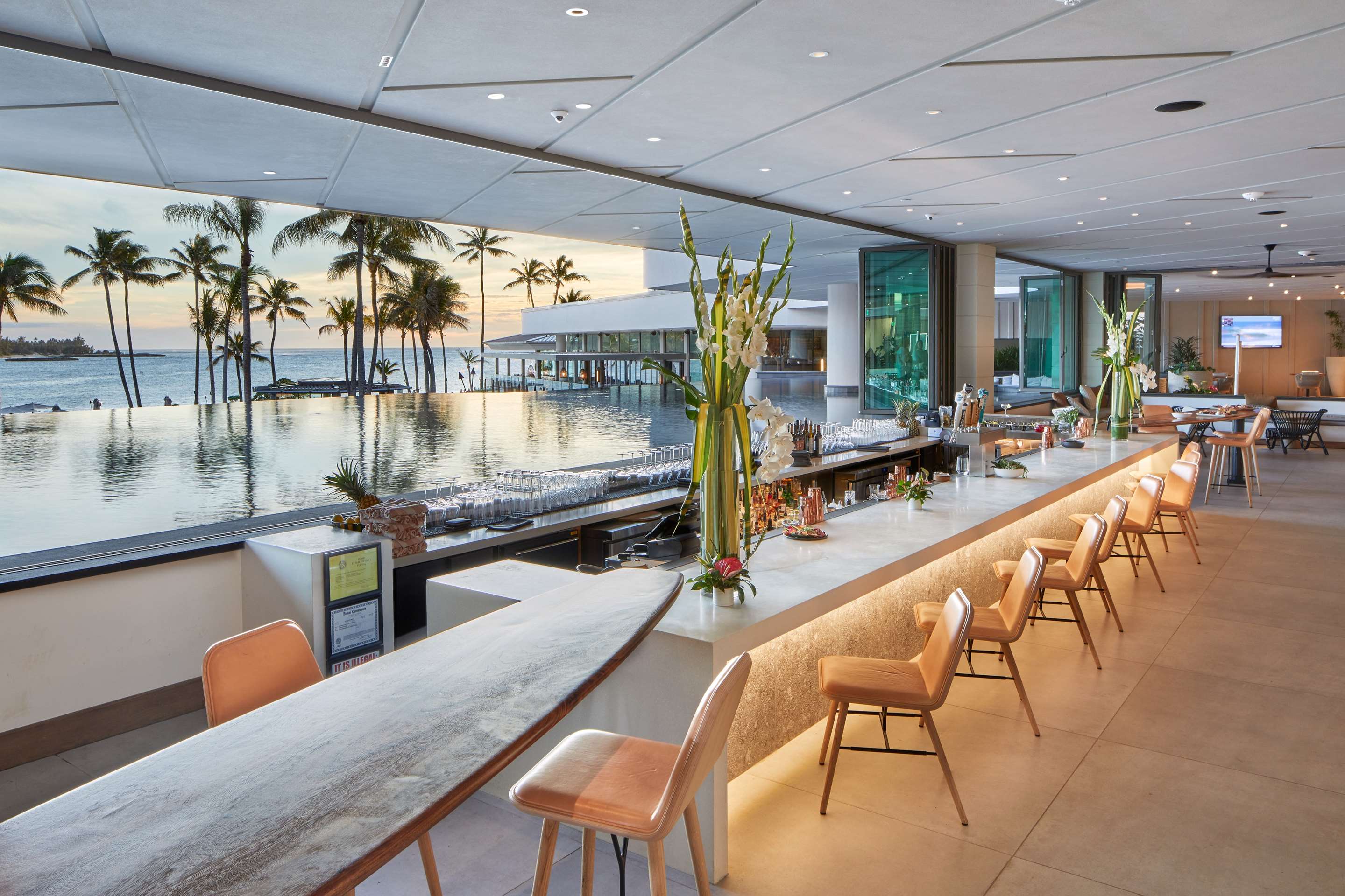 Off The Lip lobby bar