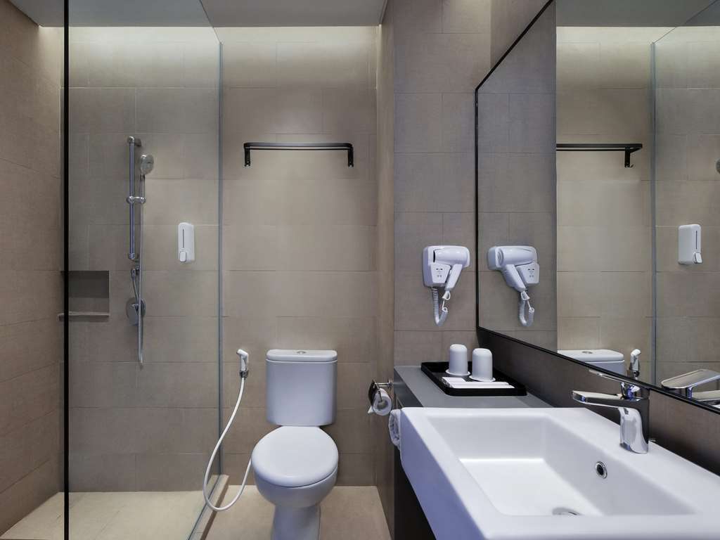 ibis Surabaya Tidar Room Type - Classic room with 2 single beds, City side