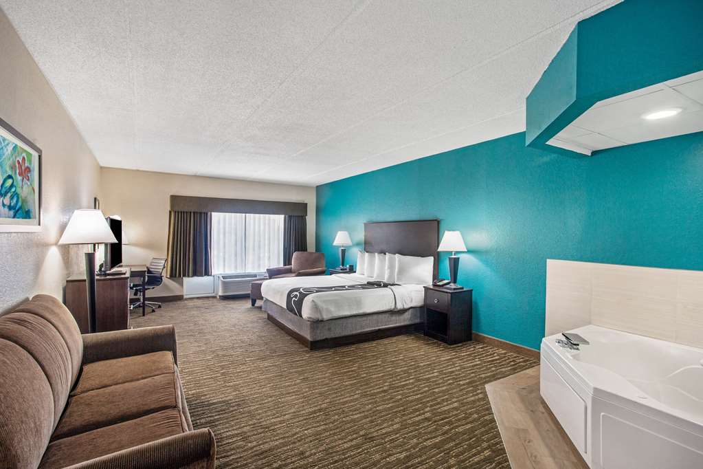COMFORT INN AND SUITES SARASOTA I75-guestroom-Guest Room,Suite,On-Site.jpg