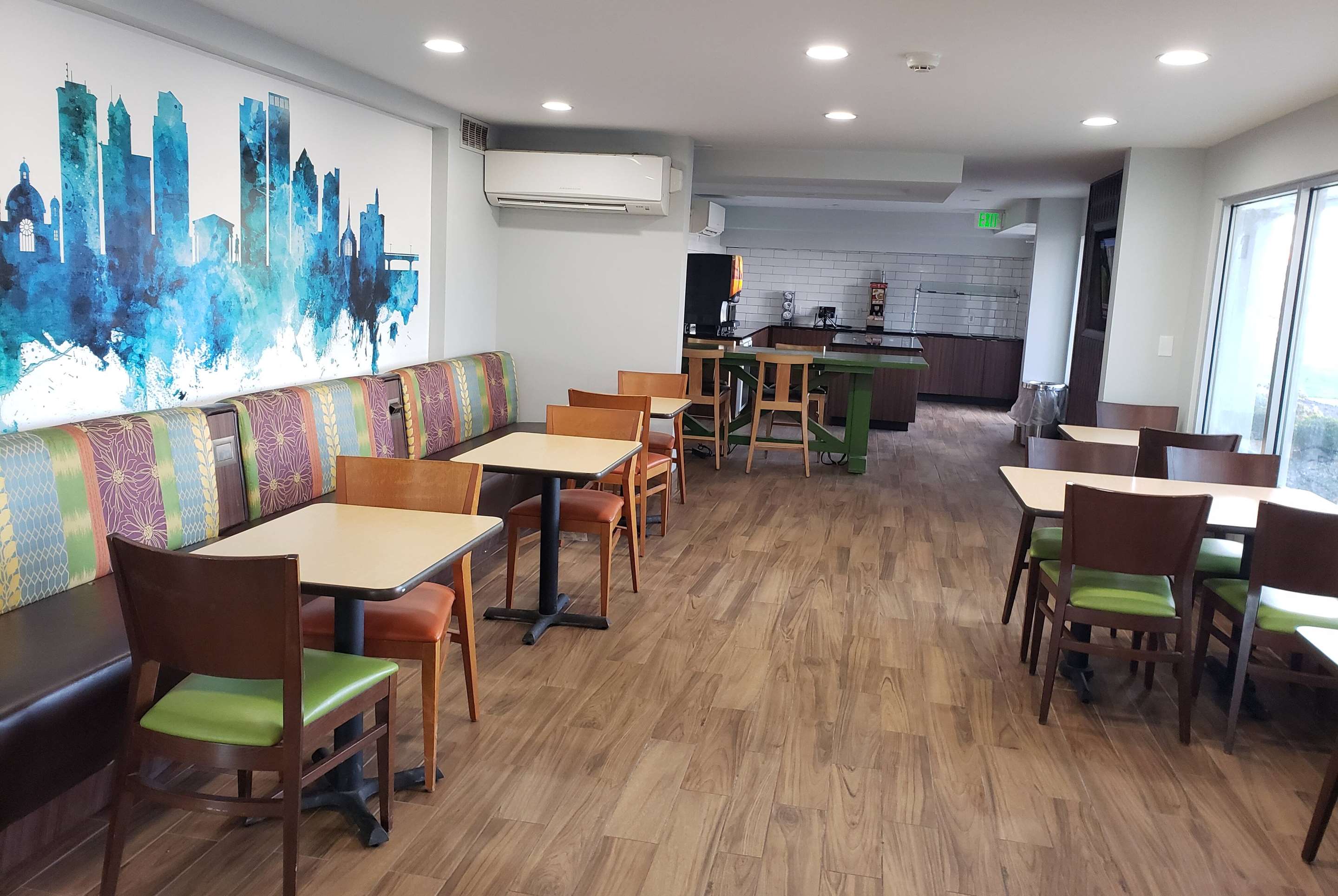 Lobby | Wingate by Wyndham Dayton North