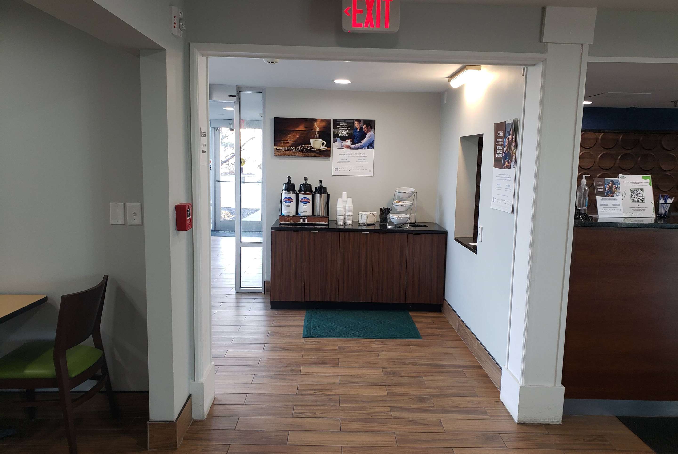 Lobby | Wingate by Wyndham Dayton North