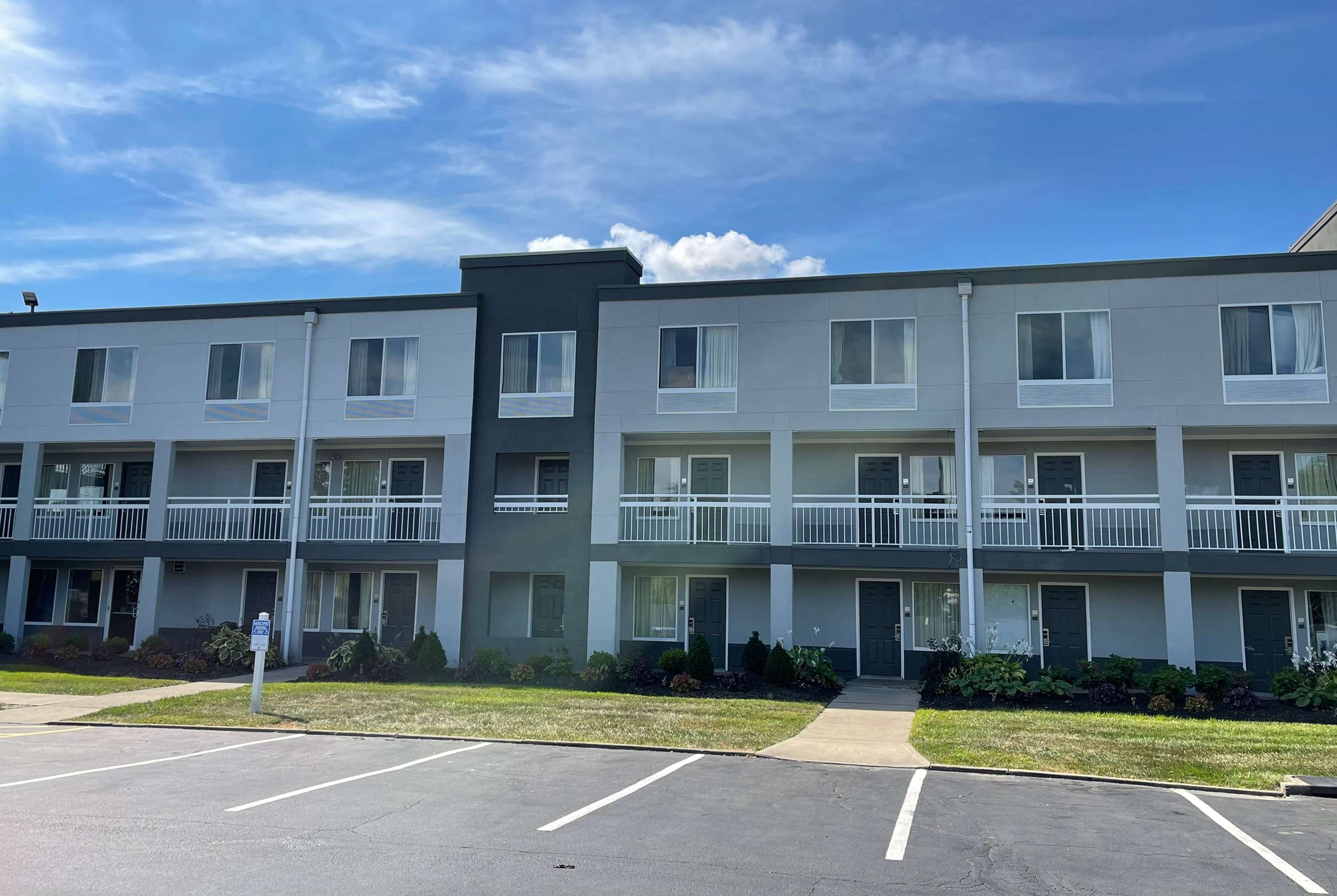 Exterior | Wingate by Wyndham Dayton North