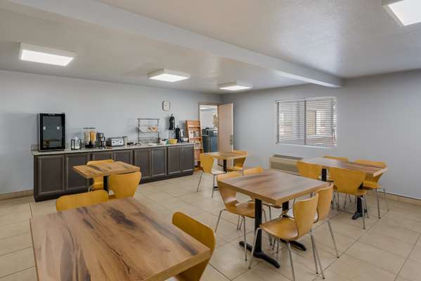 Restaurant - SureStay Hotel by Best Western Wells - I-80, Exit 352